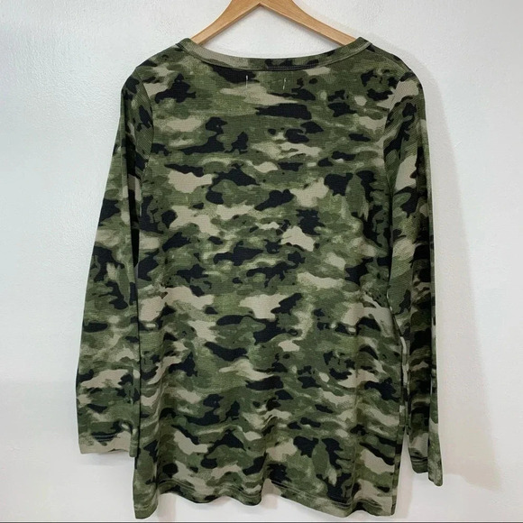Woman Camo Henley Shirt Medium Waffle Knit‎ Long Sleeve Green V Neck Stretch - Picture 8 of 9
